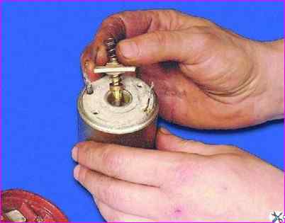 Разборка стартера автомобиля ВАЗ-2109